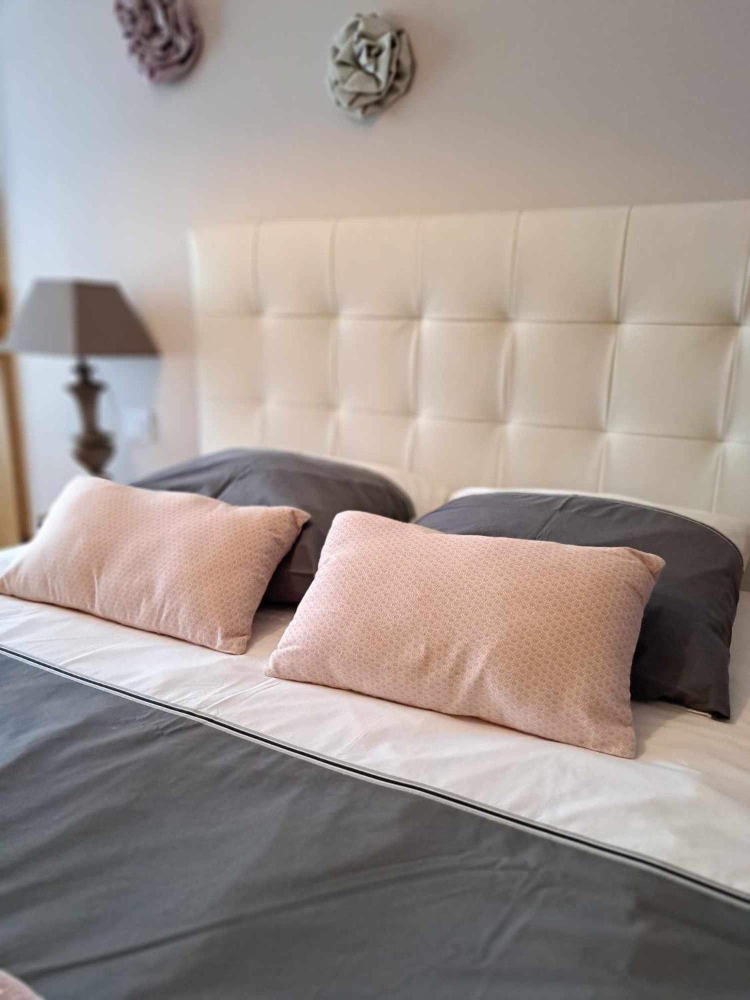 Bed and Breakfast A L'Ombre De La Treille -Proche Saint-Emilion Екстер'єр фото